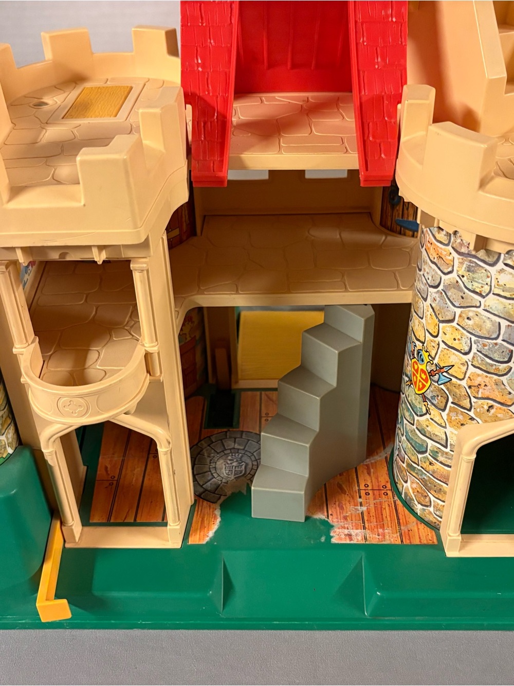 Fisher-Price Vintage Play Castle Playset with 3 Knight Action Figures - Picture 6 of 12